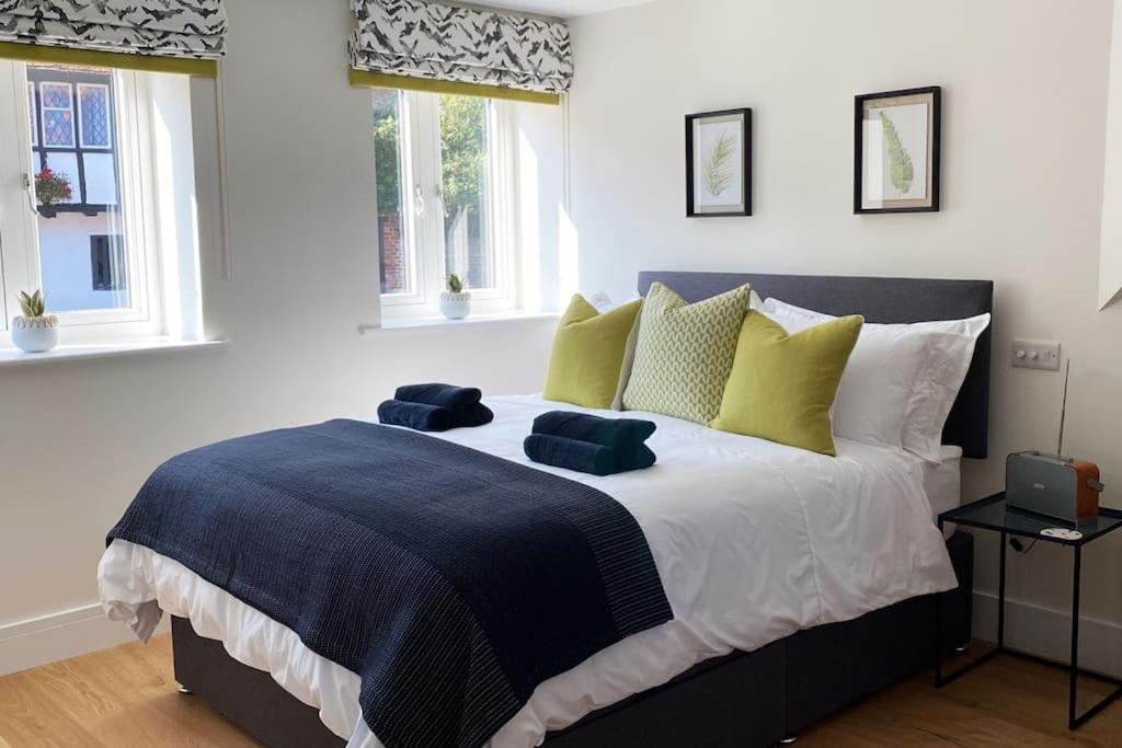 New Studio Apartment - Minutes Walk To Cathedral Salisbury Exteriör bild
