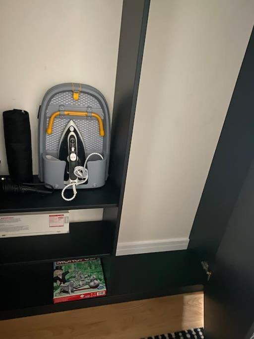 New Studio Apartment - Minutes Walk To Cathedral Salisbury Exteriör bild