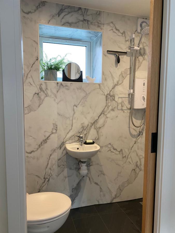 New Studio Apartment - Minutes Walk To Cathedral Salisbury Exteriör bild